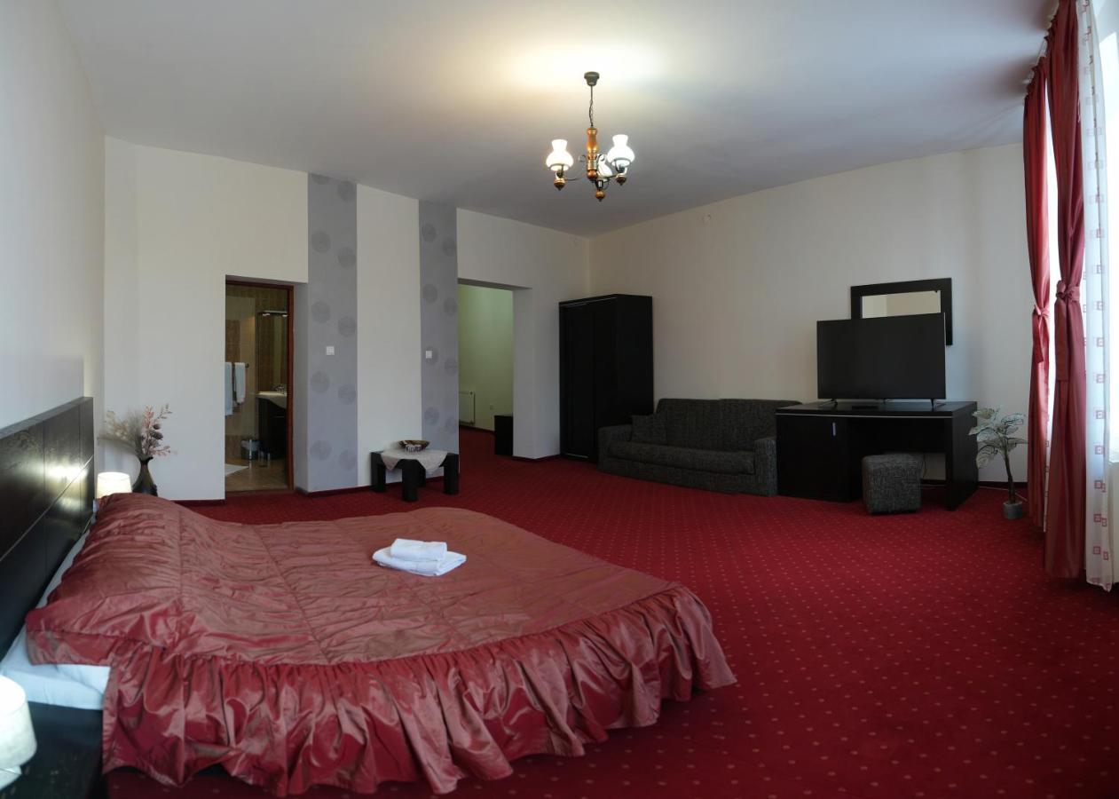 Hotel Rubin*** Gheorgheni  Bagian luar foto