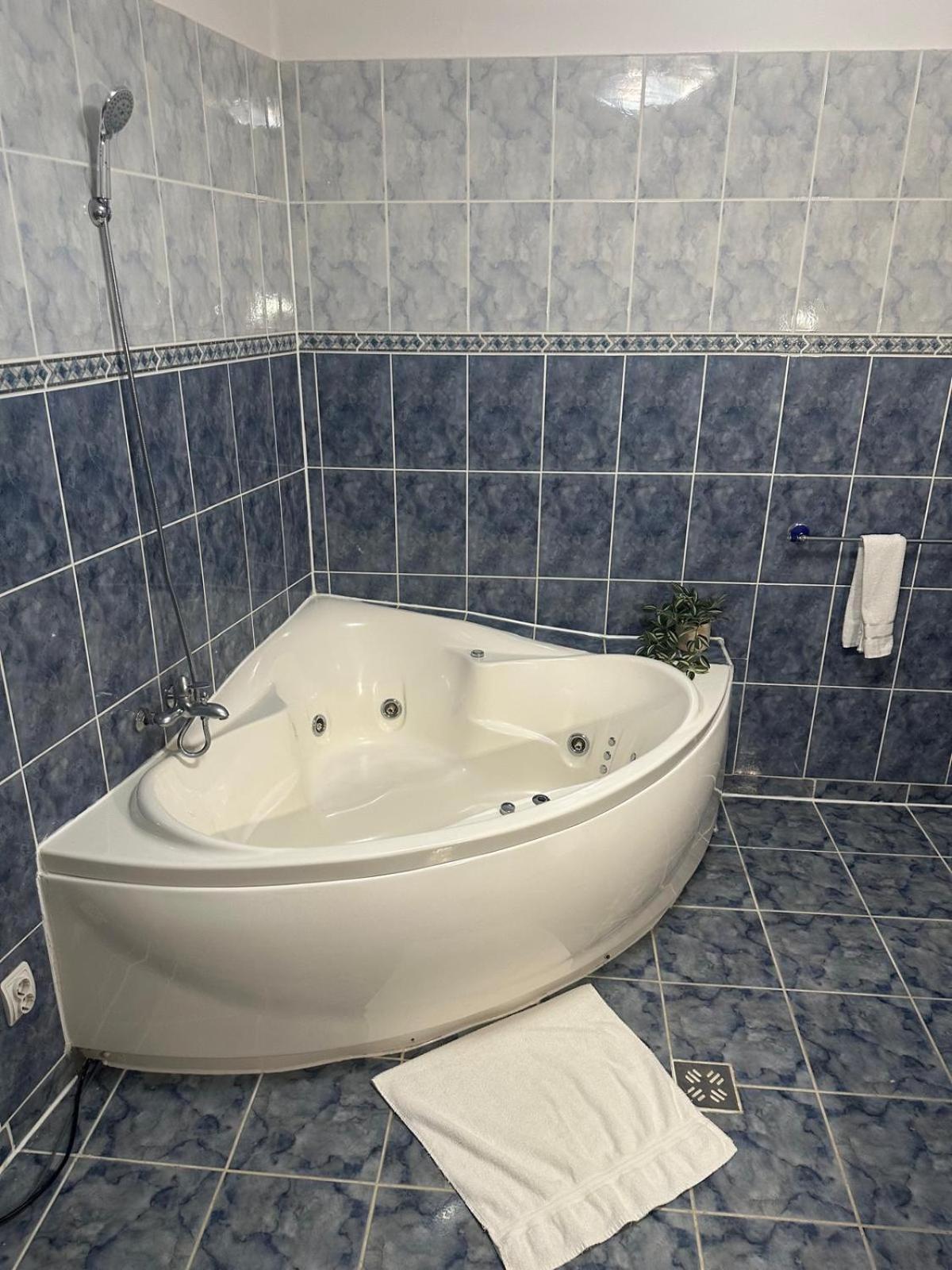 Hotel Rubin*** Gheorgheni  Bagian luar foto